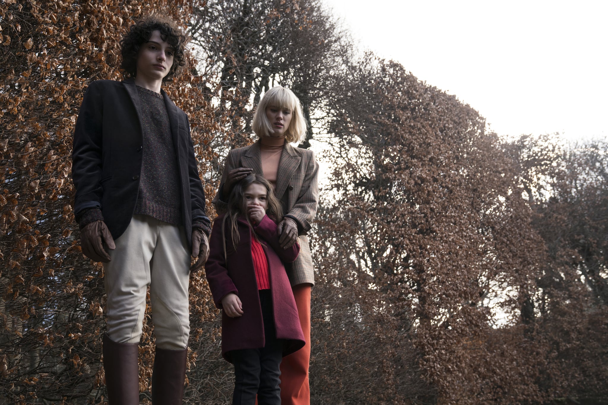 (from left) Miles Fairchild (Finn Wolfhard), Flora Fairchild (Brooklynn Prince) and Kate Mandell (Mackenzie Davis) in 