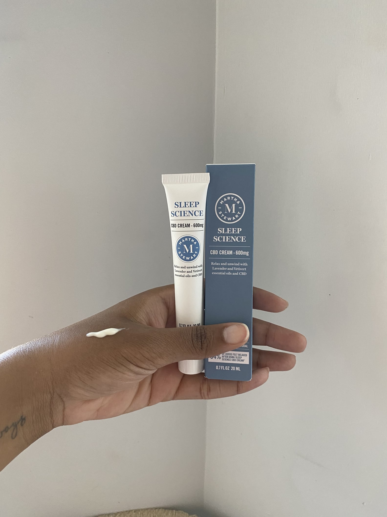 Captivating Martha Stewart Cbd Skincare Background for Desktop