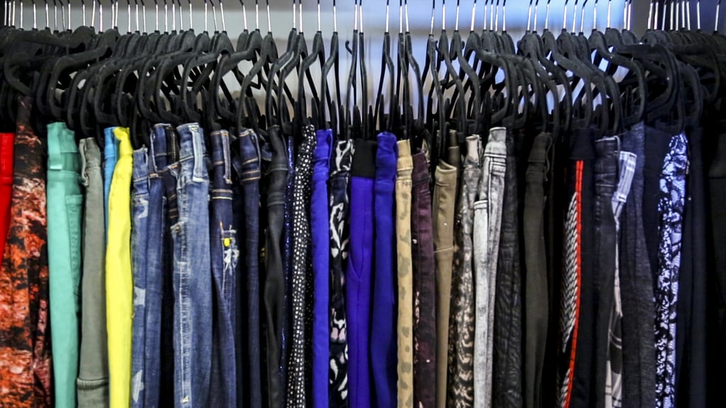 Keep Your Clothes Where You Can See 'Em Keep Your Clothes Where You Can See 'Em