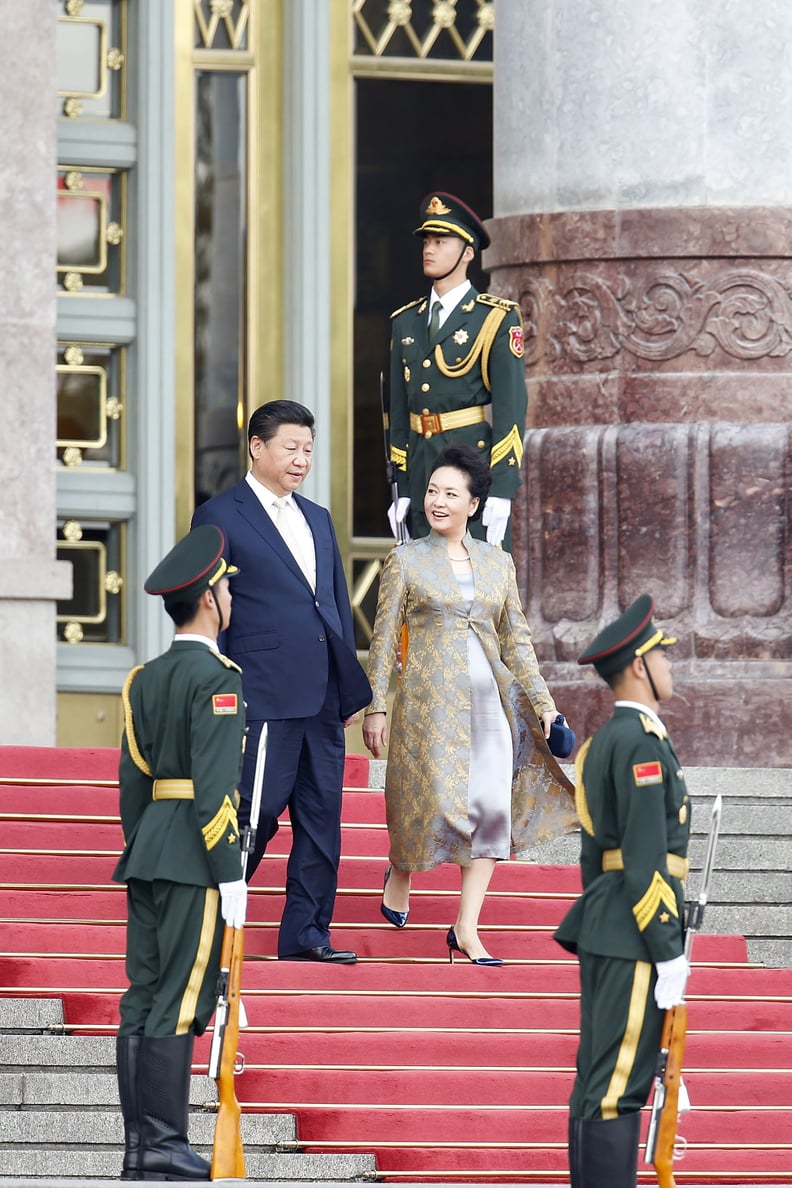 Peng Liyuan Knows the Regal Appeal of a Silk Robe