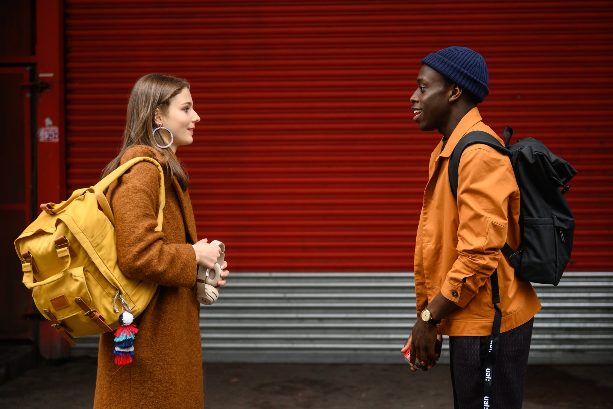 4139_D032_00041_RC Thomasin McKenzie stars as Eloise and Michael Ajao as John in Edgar Wright's LAST NIGHT IN SOHO, a Focus Features release. Credit: Parisa Taghizadeh / © 2021 Focus Features, LLC