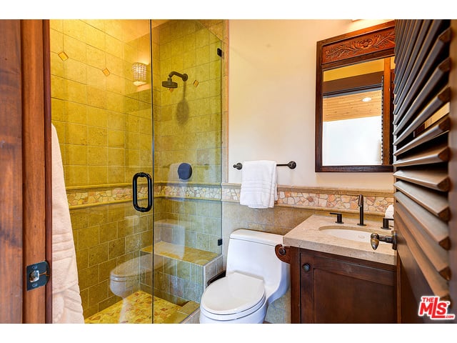 Each bedroom comes with its own bathroom, and there are two additional half bathrooms.