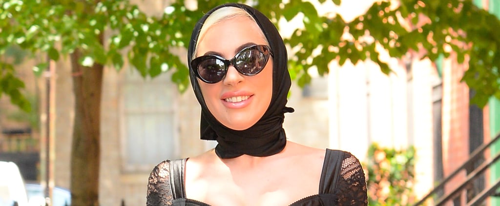 看到Lady Gaga的钱围巾和带圆点的玛格达Butrym礼服