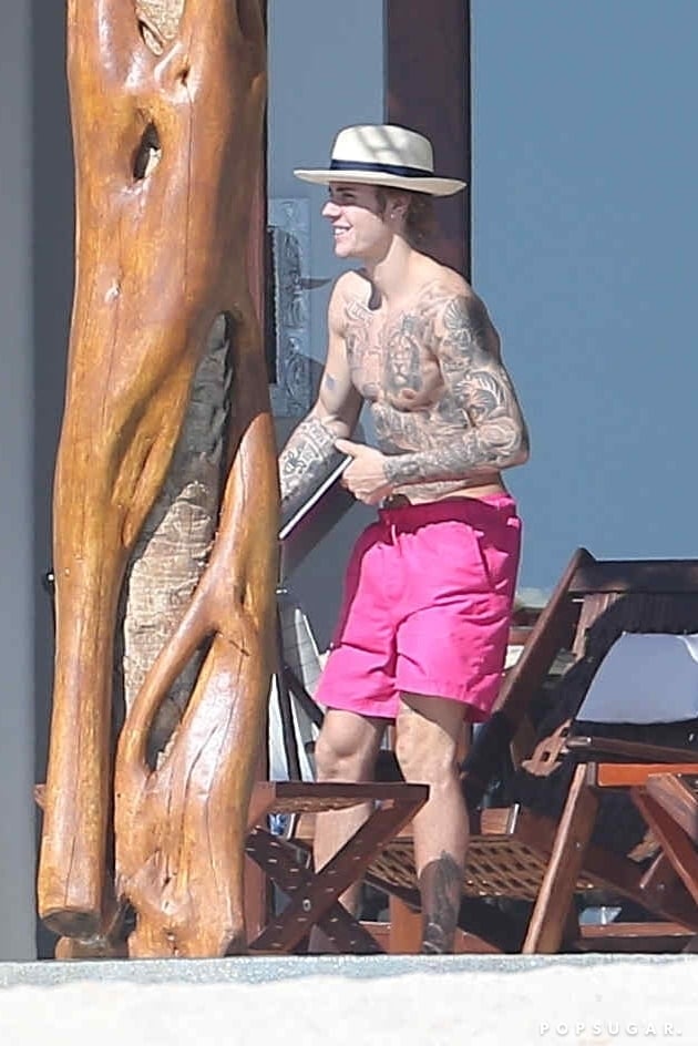 Justin Bieber Shirtless in Mexico Pictures December 2017