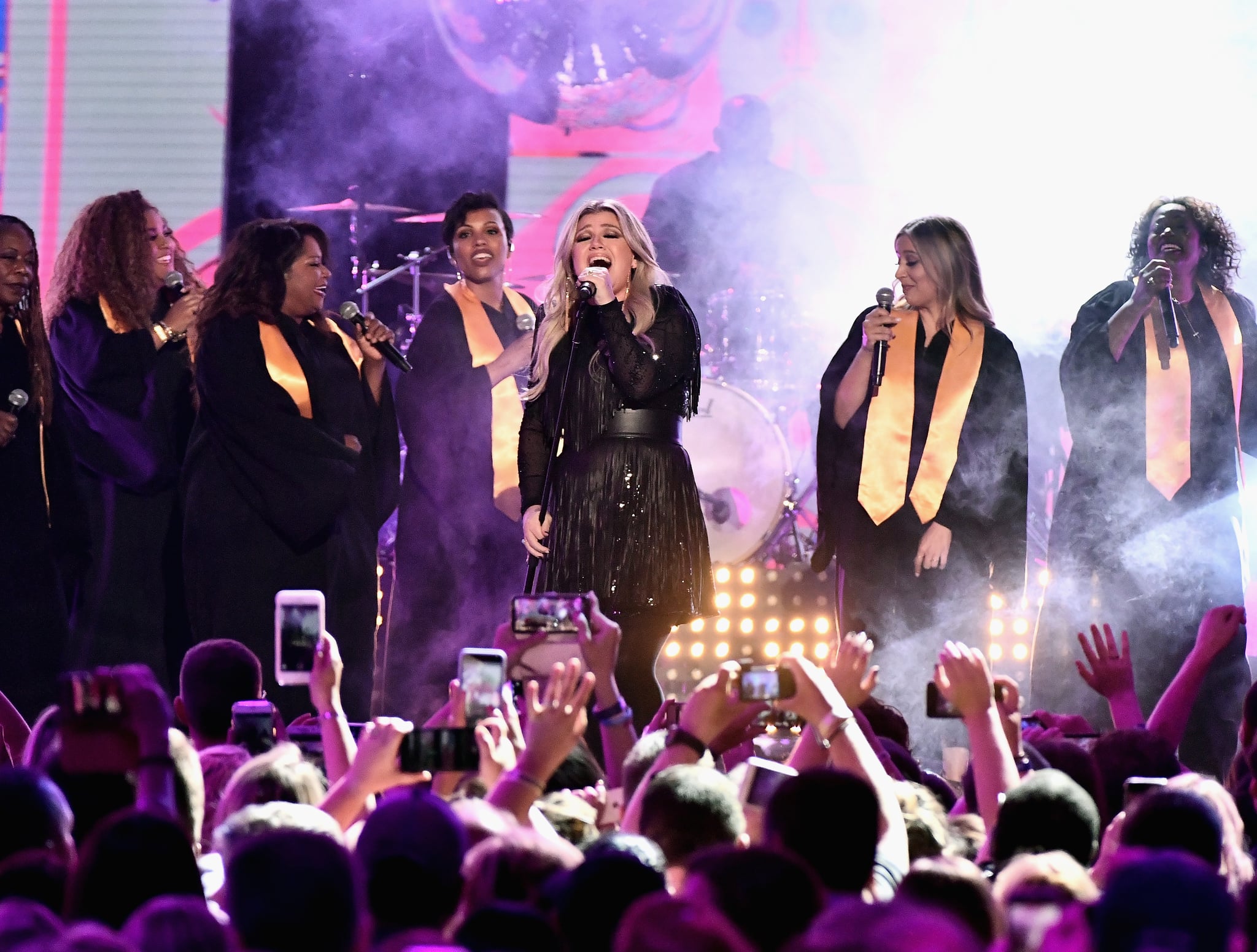 NASHVILLE, TN - JUNE 06:  Kelly Clarkson performs onstage at the 2018 CMT Music Awards at Bridgestone Arena on June 6, 2018 in Nashville, Tennessee.  (Photo by Michael Loccisano/WireImage)