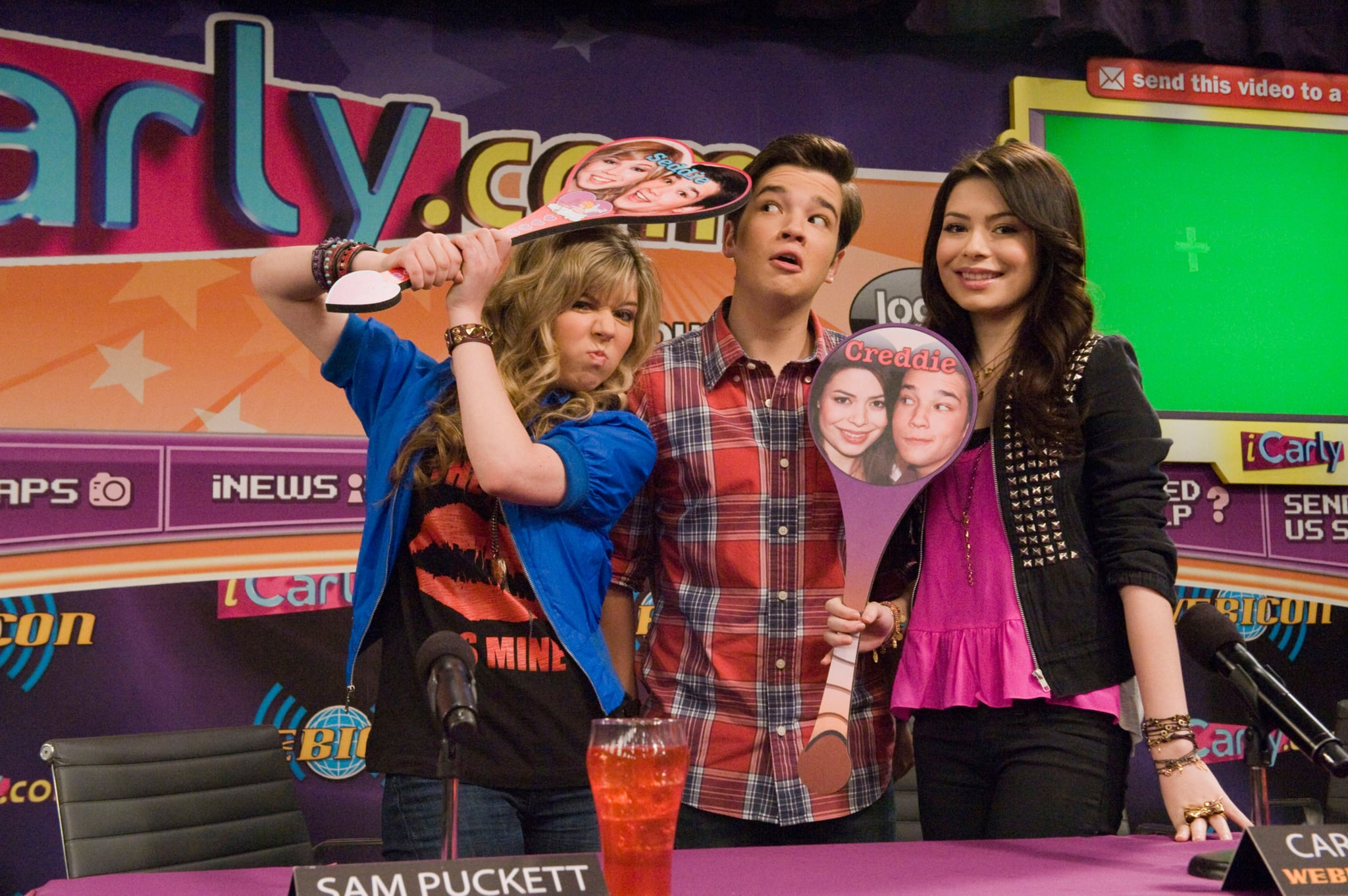 ICARLY, (from left): Jennette McCurdy, Nathan Kress, Miranda Cosgrove, 'iStart A Fan War', (Season 4, aired Nov. 19, 2010), 2007-. photo: Lisa Rose /  Nickelodeon / Courtesy: Everett Collection