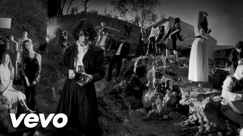 "En Esta No" by Sin Bandera