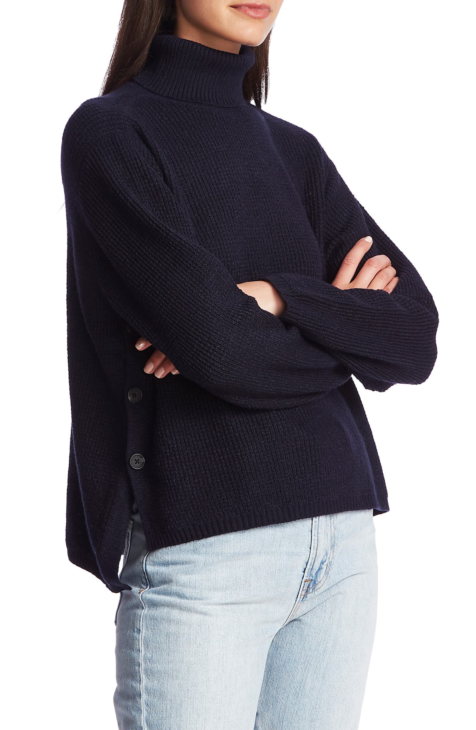 Side discount button sweater
