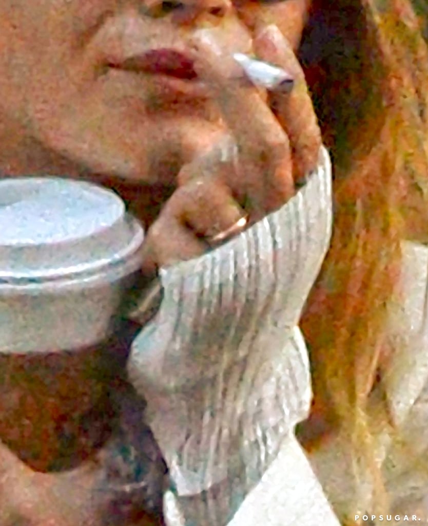 Mary-Kate and Ashley Olsen Smoking in NYC 2015 Pictures