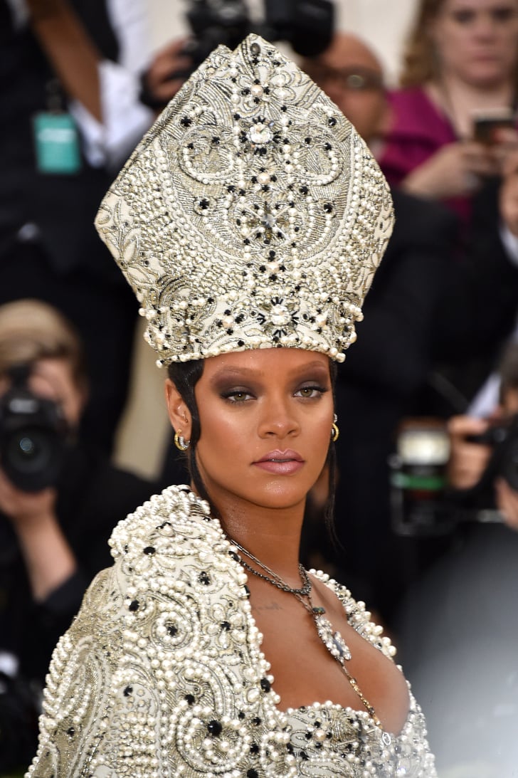 Rihanna Met Gala 2018 Hair And Makeup Popsugar Beauty