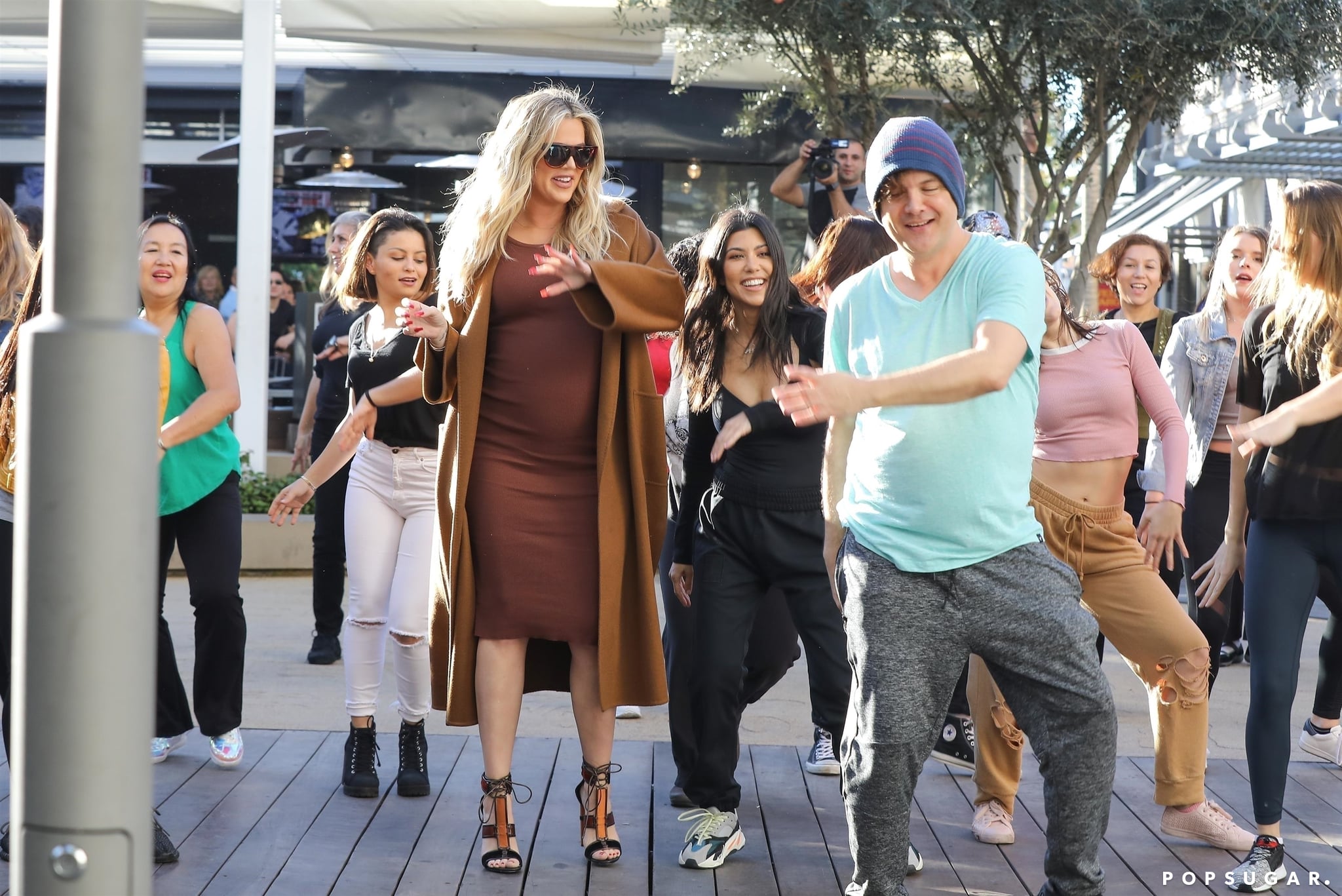 Khloe Kardashian Flash Mob Pictures pic