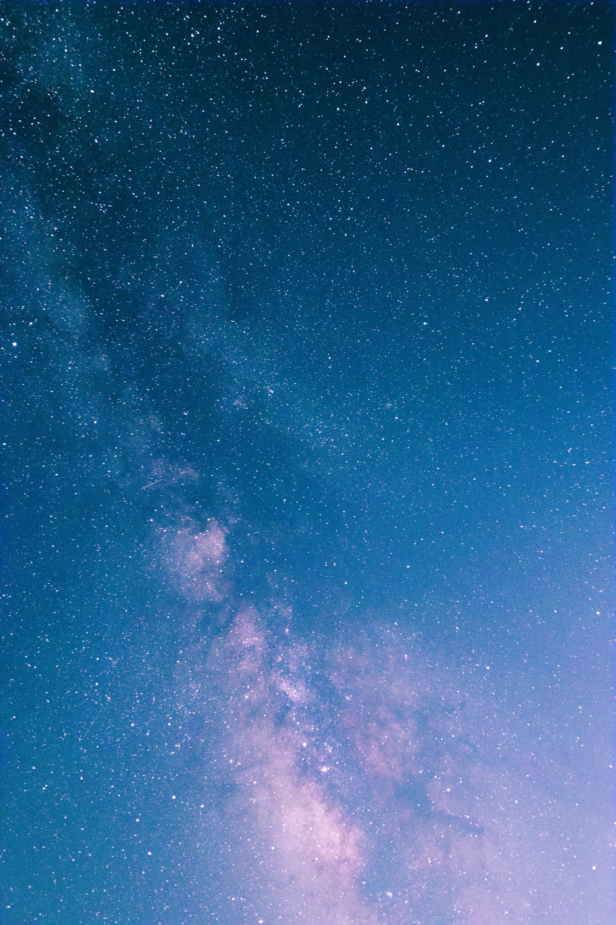 Fluffy clouds on bright blue sky  Free Stock Photo