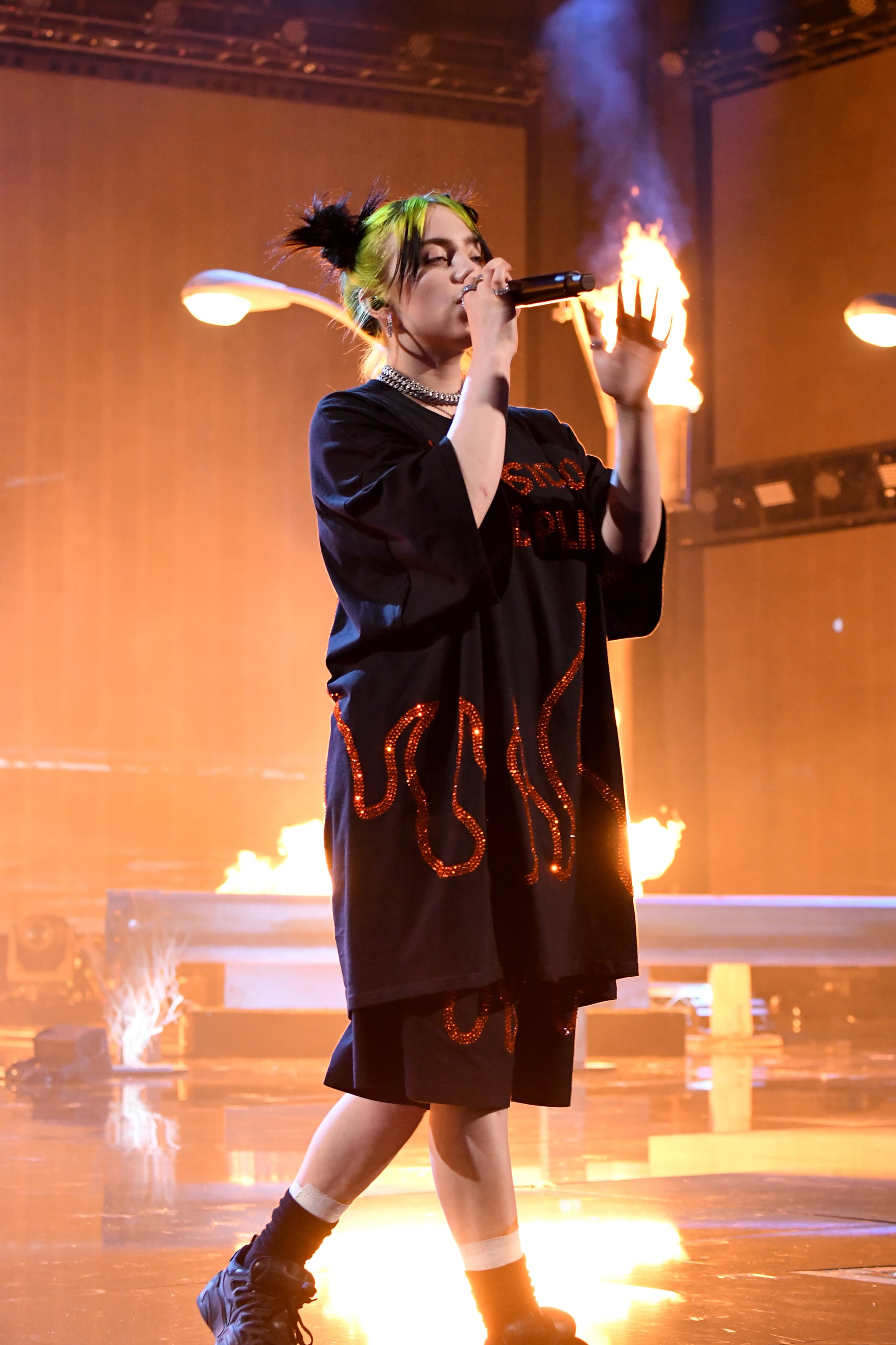 Billie Eilish S 2019 American Music Awards Performance Video Popsugar Entertainment