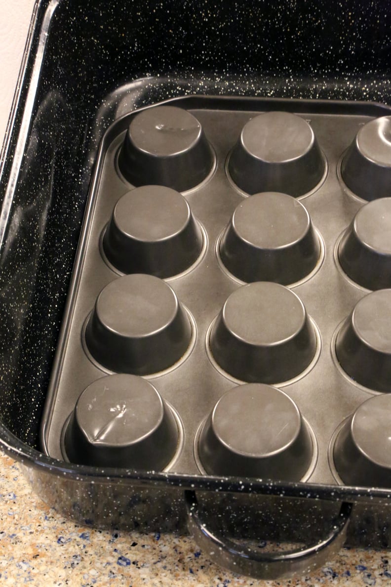 How to Hack a Roasting Pan With a Muffin Tin