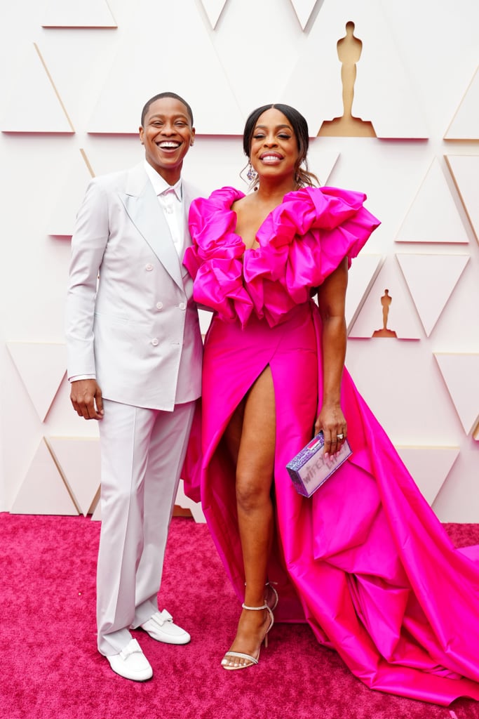 Niecy Nash and Jessica Betts at the 2022 Oscars
