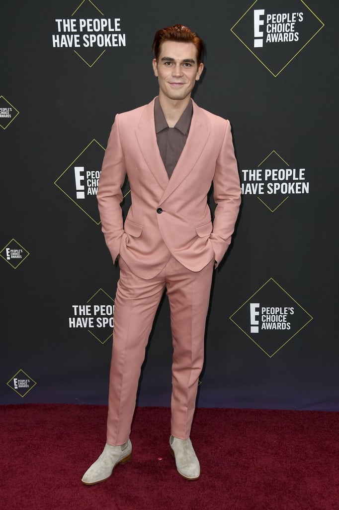 KJ Apa = 5′11″