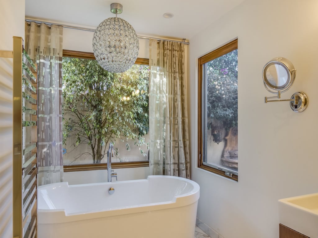 Chris Hemsworth and Elsa Pataky Buy Home in Malibu POPSUGAR Home