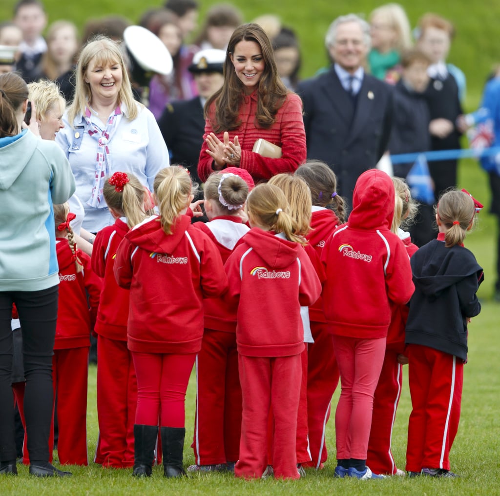 Kate met with a group of Girl Guide Rainbows in Scotland in Mary 2014.