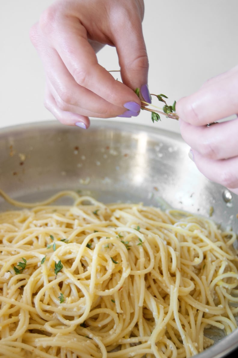 Spaghetti With a Garlic, Lemon, and White Wine Sauce