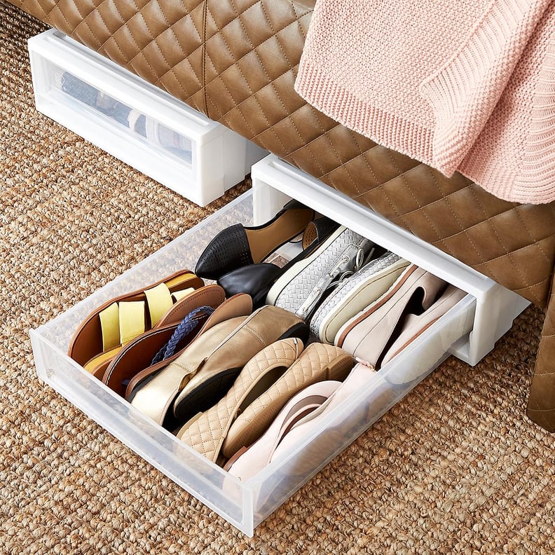 鞋子:容器储存在床下的抽屉里