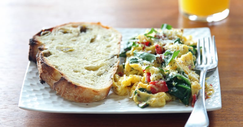 Scrambled Eggs With Spinach and Bell Peppers