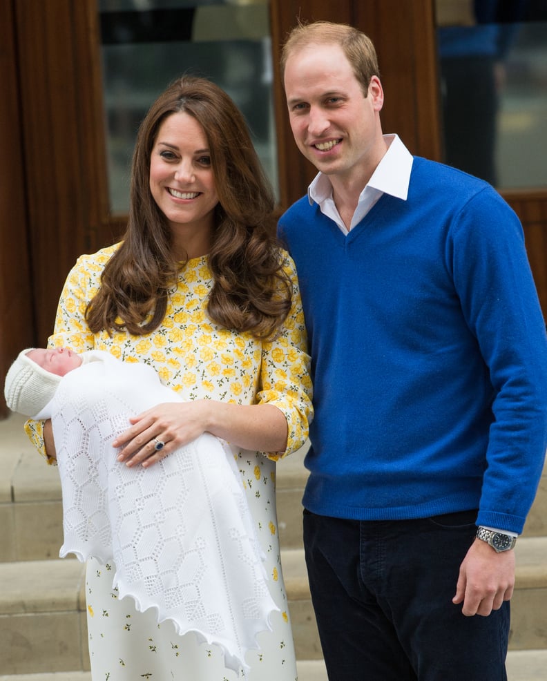 LONDON, ENGLAND - MAY 02:  Prince William, Duke of Cambridge and Catherine, Duchess of Cambridge depart the Lindo Wing with their new baby at St Mary's Hospital on May 2, 2015 in London, England.  (Photo by Samir Hussein/WireImage)