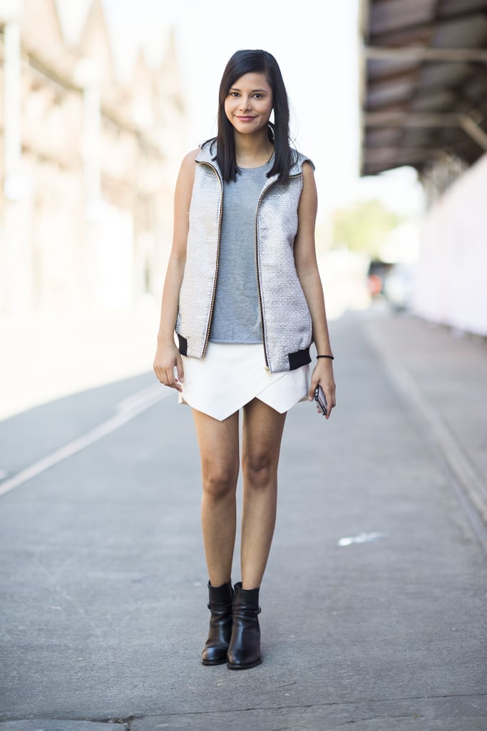 A white mini got toughened up with a sporty vest and black booties.
Source: Le 21ème | Adam Katz Sinding
A white mini got toughened up with a sporty vest and black booties.
Source: Le 21ème | Adam Katz Sinding