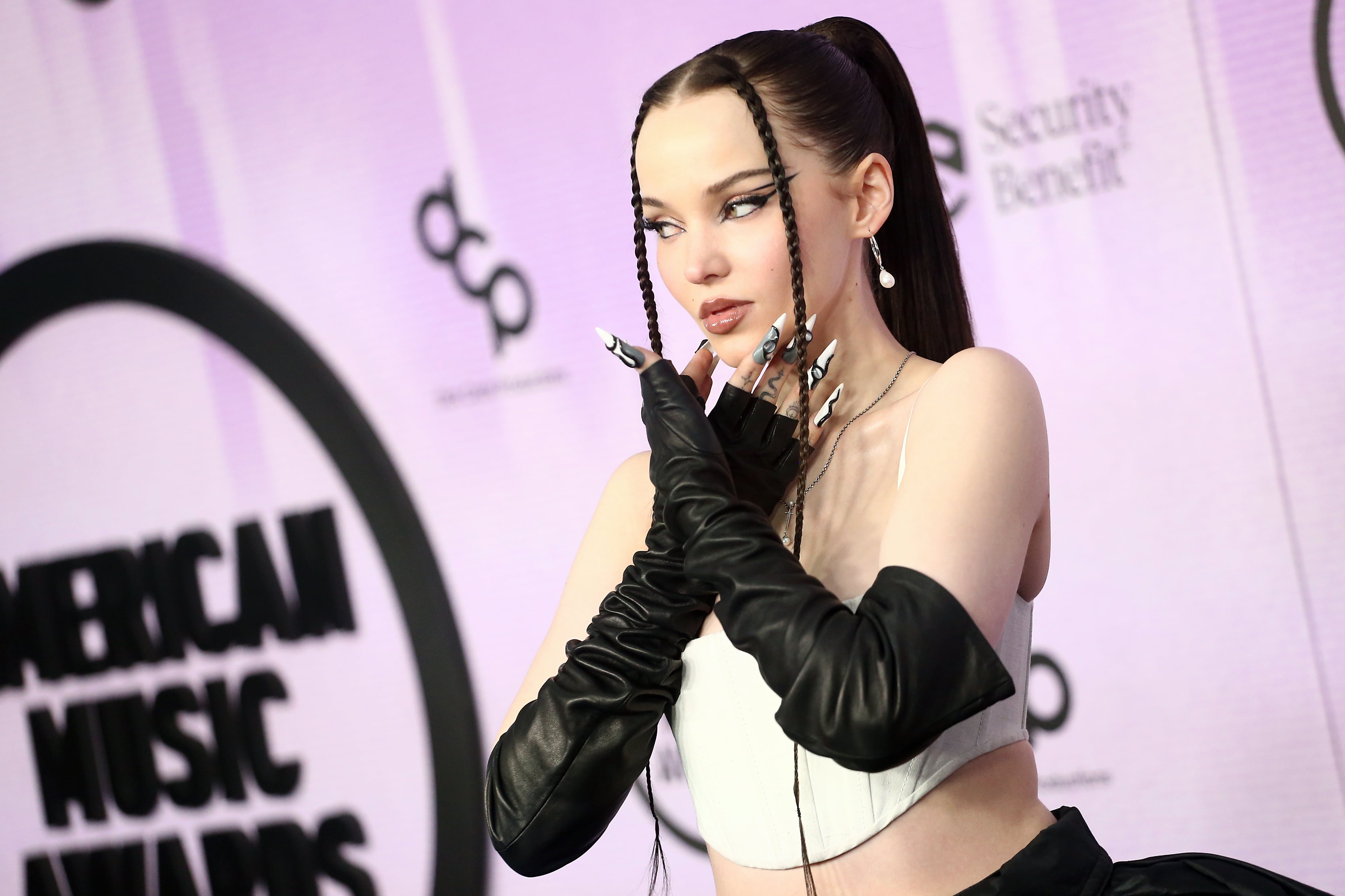 See Every Red Carpet Arrival at the 2022 AMAs