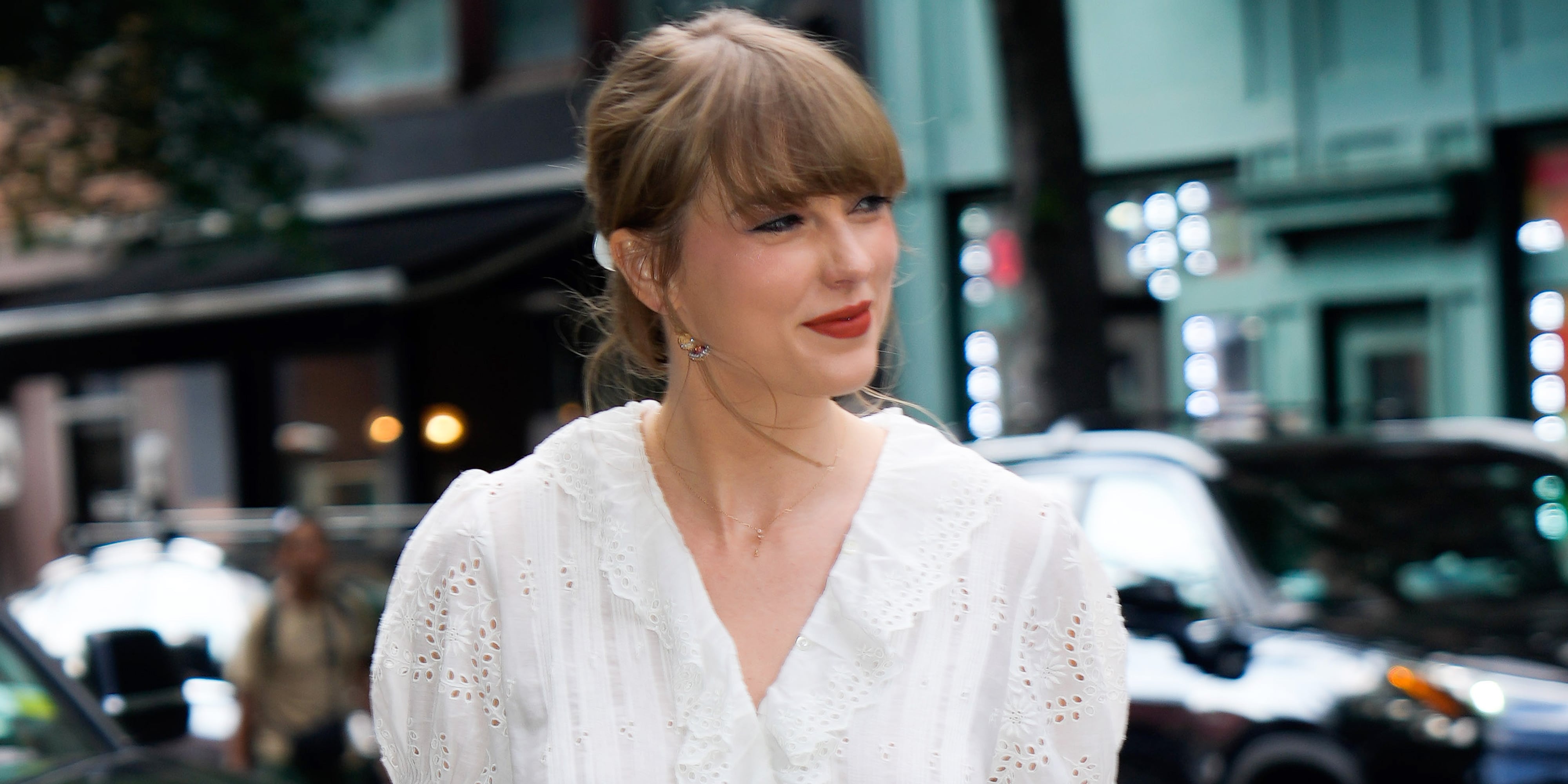 Taylor Swift Red Nike Air Force 1s With Travis Kelce - Vimarsana News