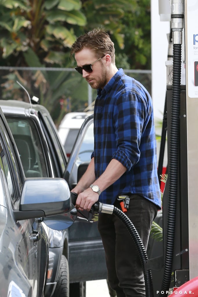 Ryan Gosling Pumps Gas in LA | Pictures