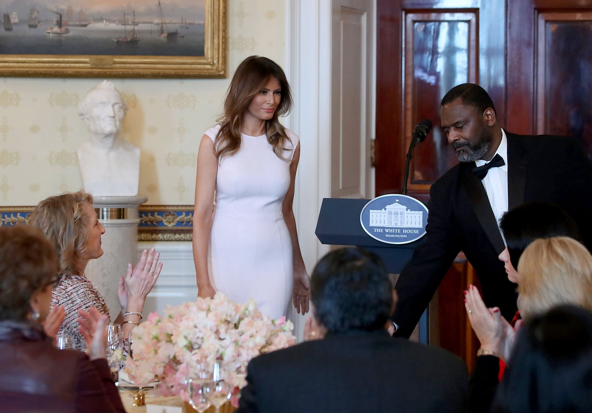 Melania trump sleeveless dress clearance