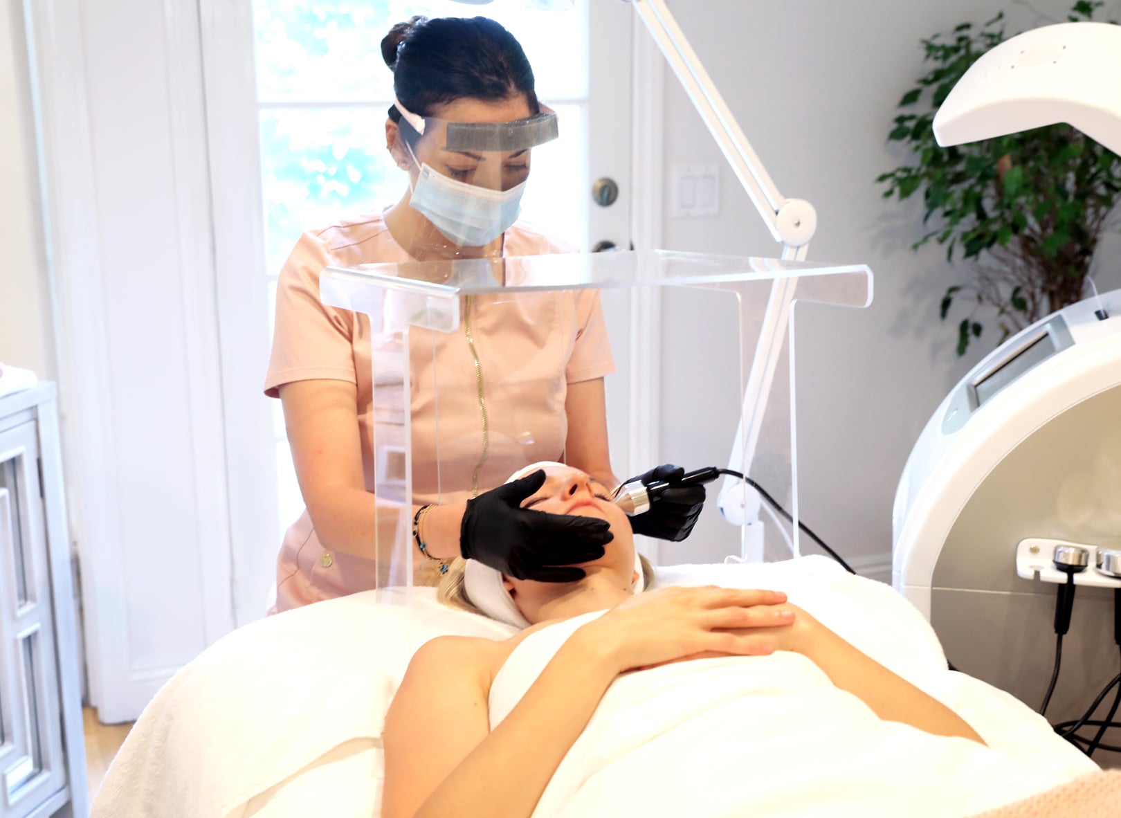 Touchless Facials Are the Answer to Spa Treatments in 2021 | POPSUGAR  Beauty UK