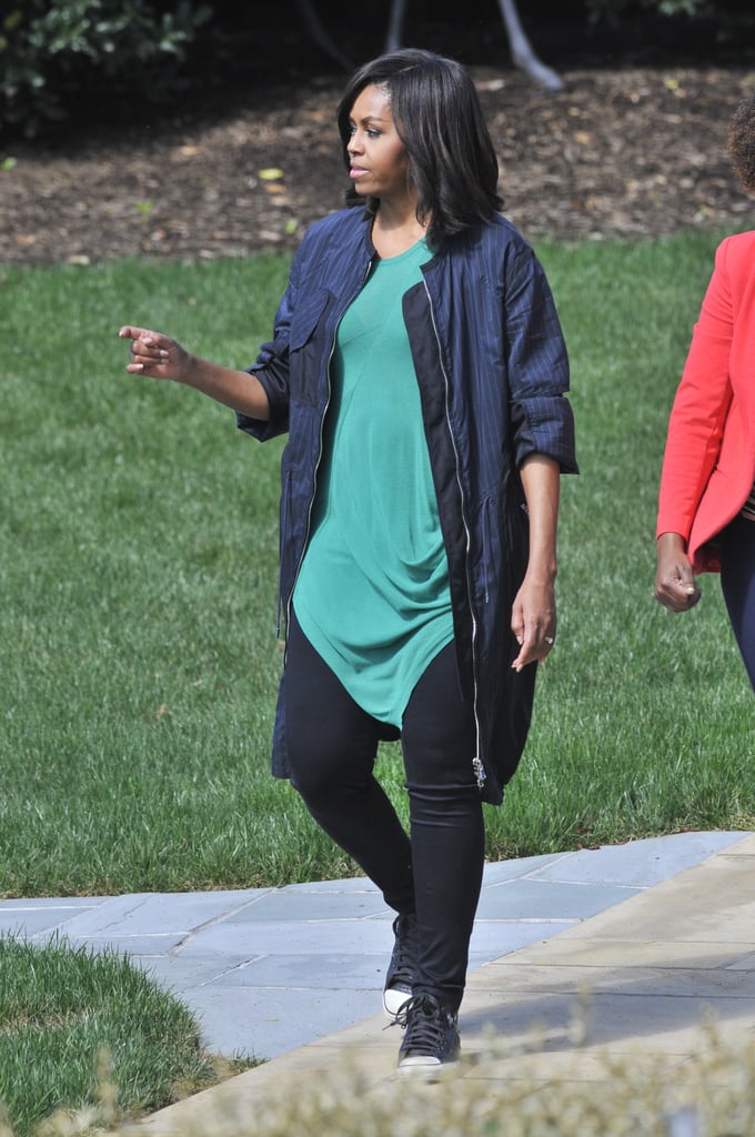 Michelle topped her green tunic and jeans with a zip-front anorak-style jacket, adding to the cool, casual effect.
