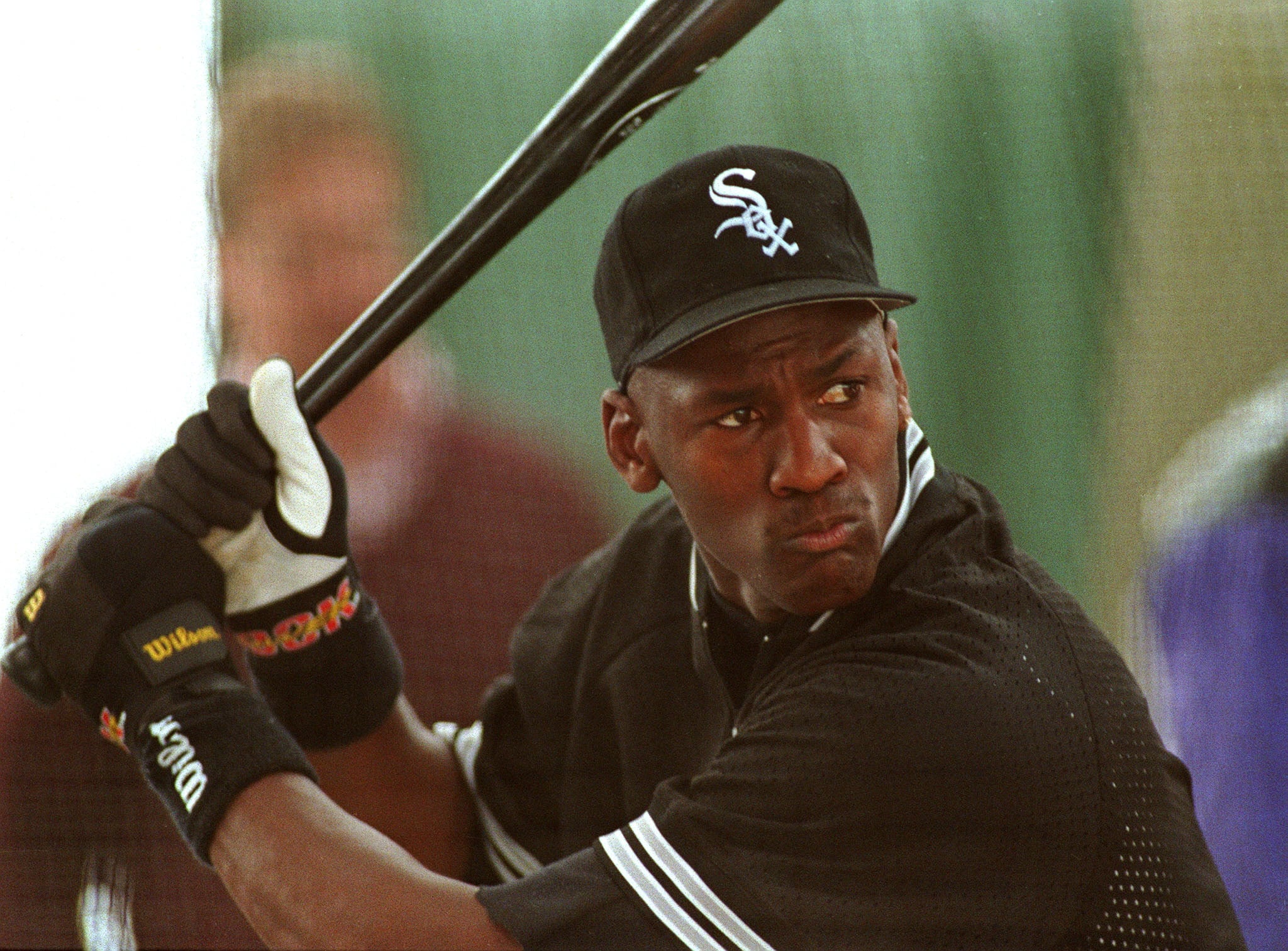 CHICAGO, IL - FEBRUARY 7:  American basketball star Michael Jordan takes batting practice 07 February 1994 with the Chicago White Sox in a bid to play with their baseball team.  (Photo credit should read EUGENE GARCIA/AFP via Getty Images)