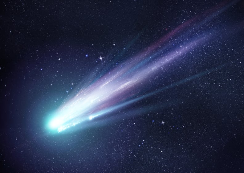 明亮的彗星尘埃和气体大小径的彗星轨道使它接近太阳。插图。