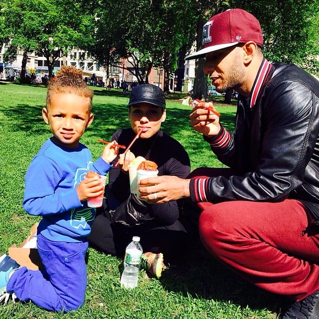 Swizz Beatz and Alicia Keys soaked up the sun in the park. 
Source: Instagram user therealswizz