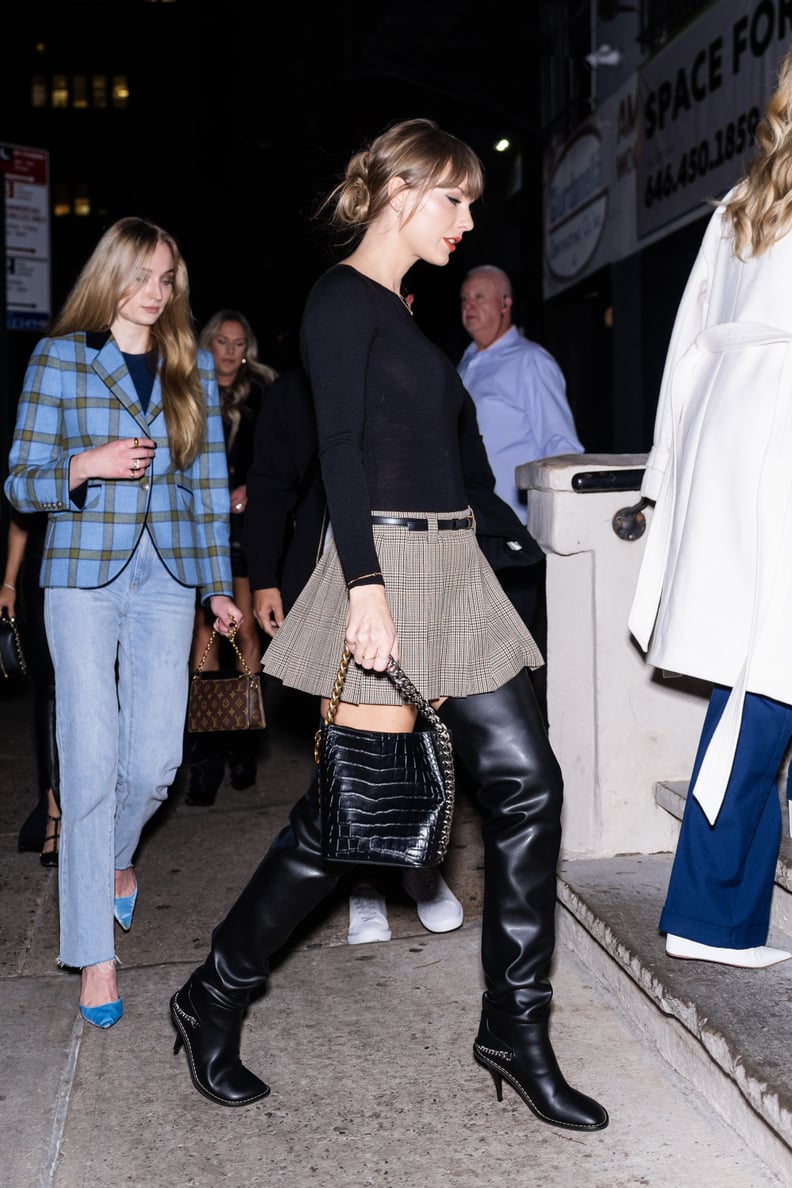 Taylor Swift Carrying a Bucket Bag