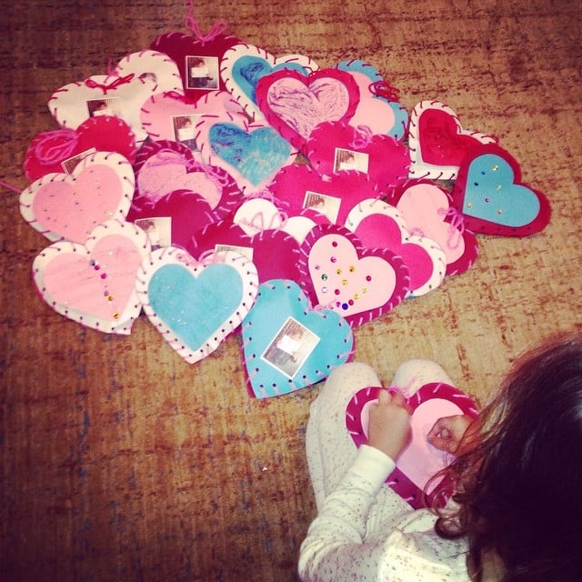 Honor Warren got to work on her valentines using a craft from Honest.
Source: Instagram user jessicaalba