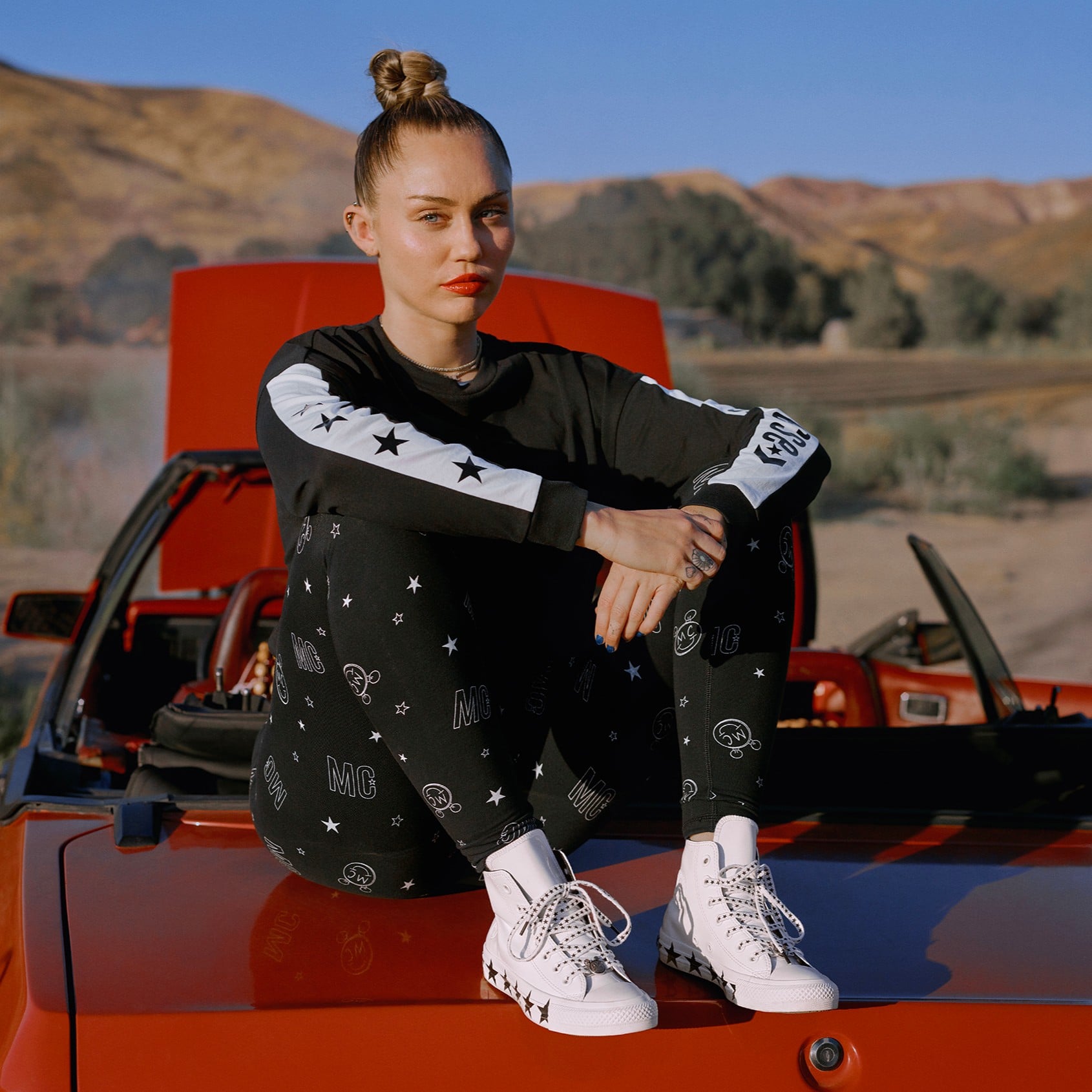 cocina tensión Recuperar Miley Cyrus For Converse Holiday Collection 2018 | POPSUGAR Fashion