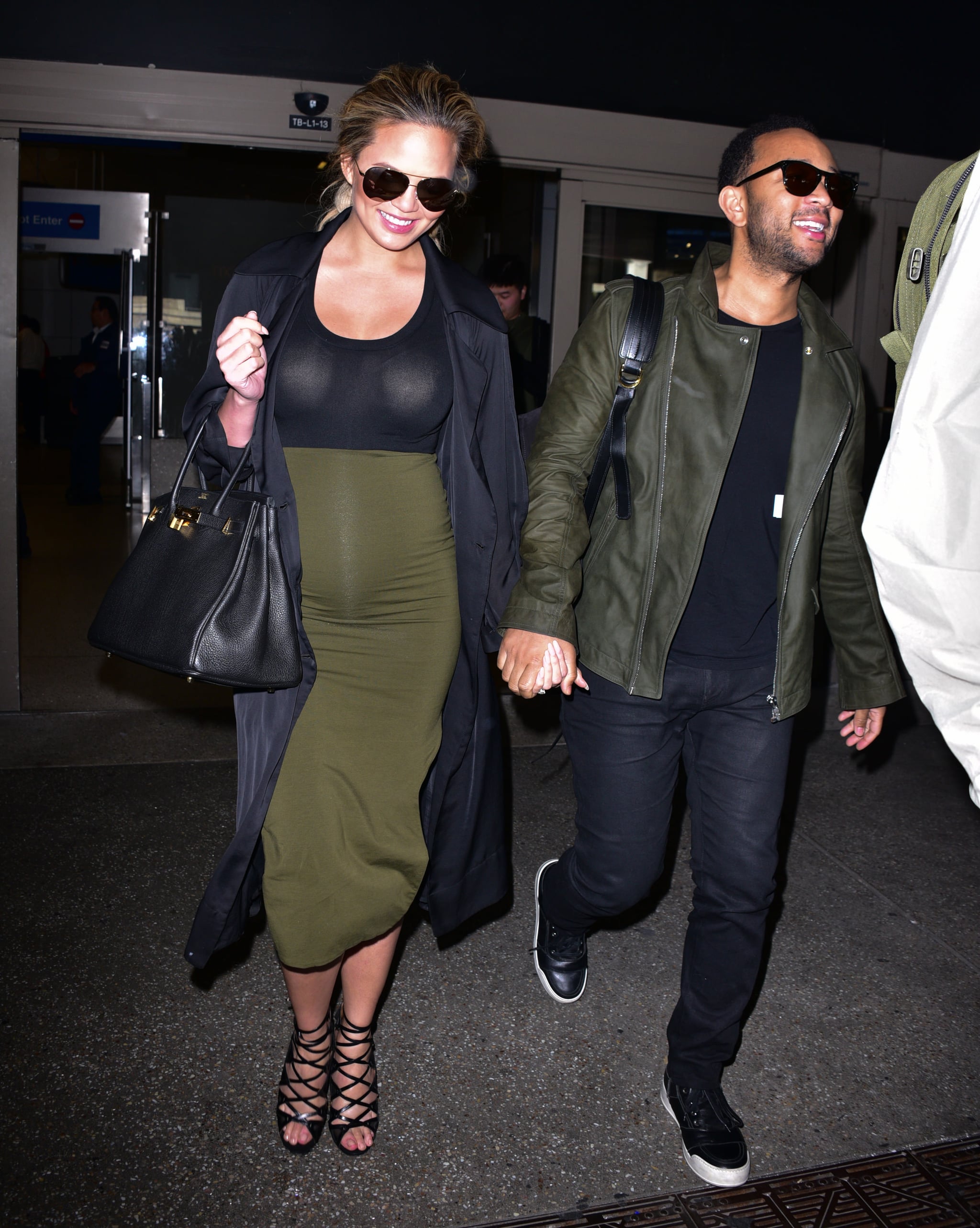 Celebrity Entertainment Chrissy Teigen And John Legend Coordinate Their Outfits For Their Airport Arrival Popsugar Celebrity Photo 8