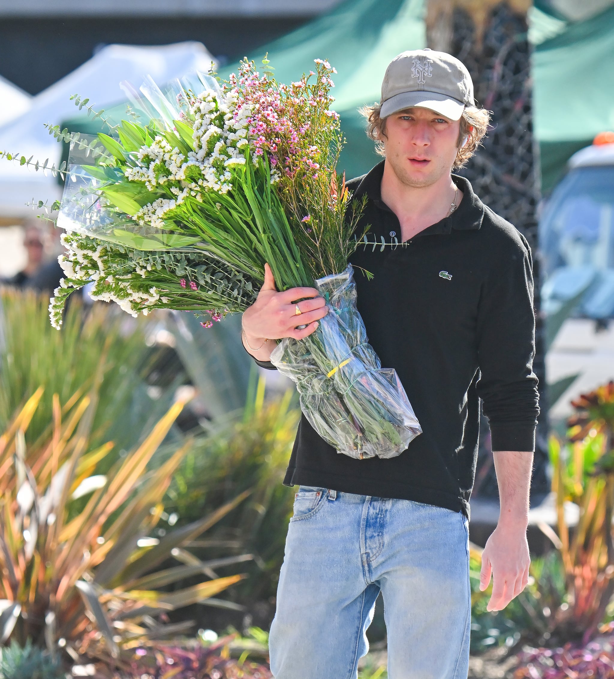 Jeremy Allen White carrying flowers