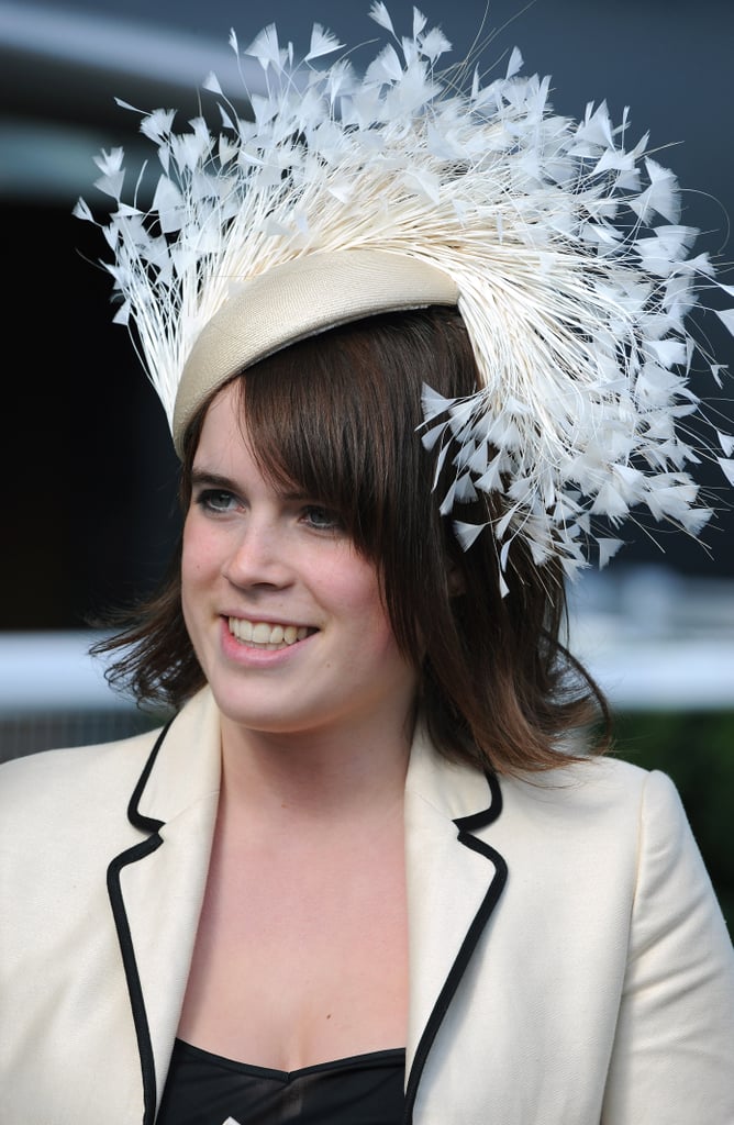 In June 2008, Eugenie's cream hat was covered with feathers.