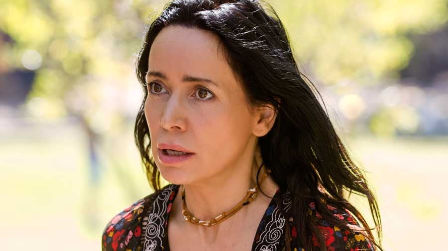 Janeane Garofalo as Beth