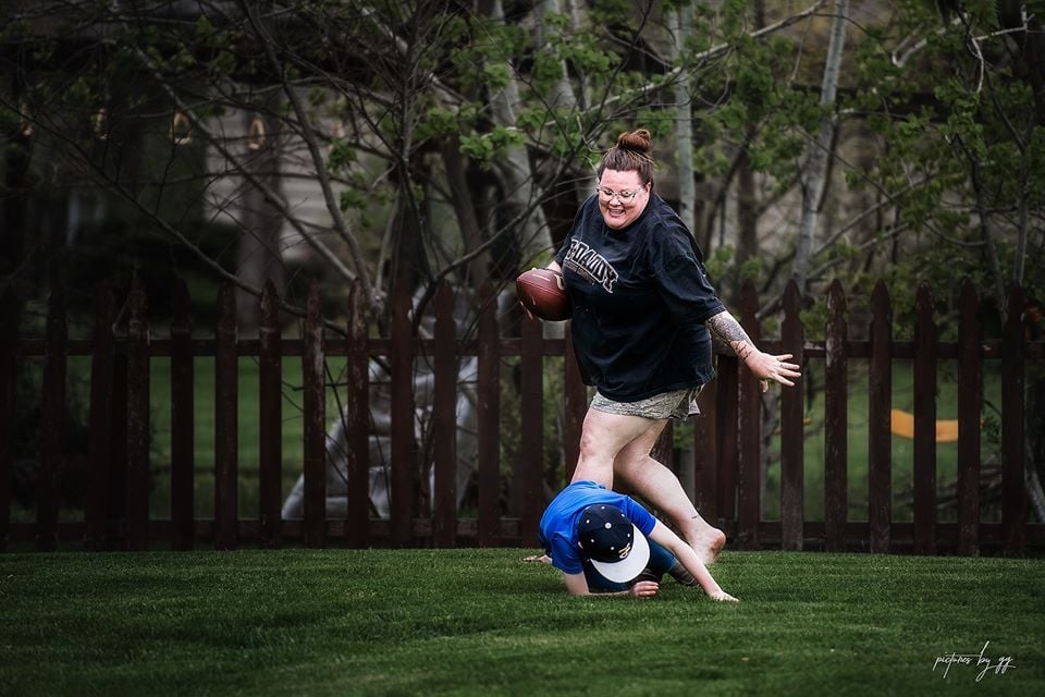Photographer's Social-Distancing Mother's Day Photo Series