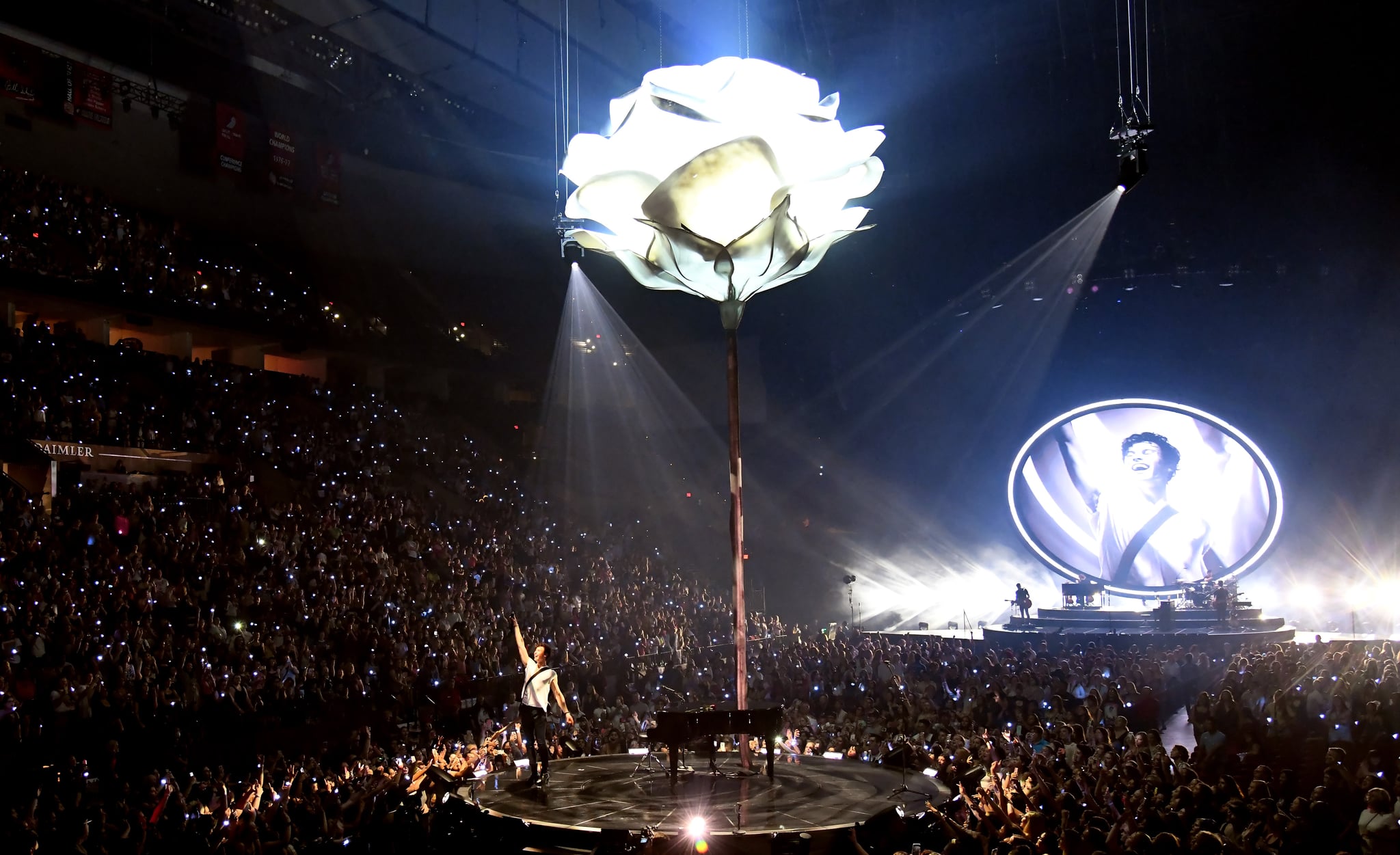 Celebrity Entertainment Sorry I Couldn T Hear Shawn Mendes Sing I Was Too Busy Looking At His Biceps Popsugar Celebrity Photo 20