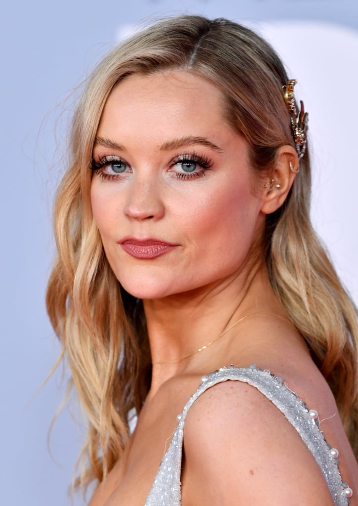 Laura Whitmore's Side-Swept Beachy Waves