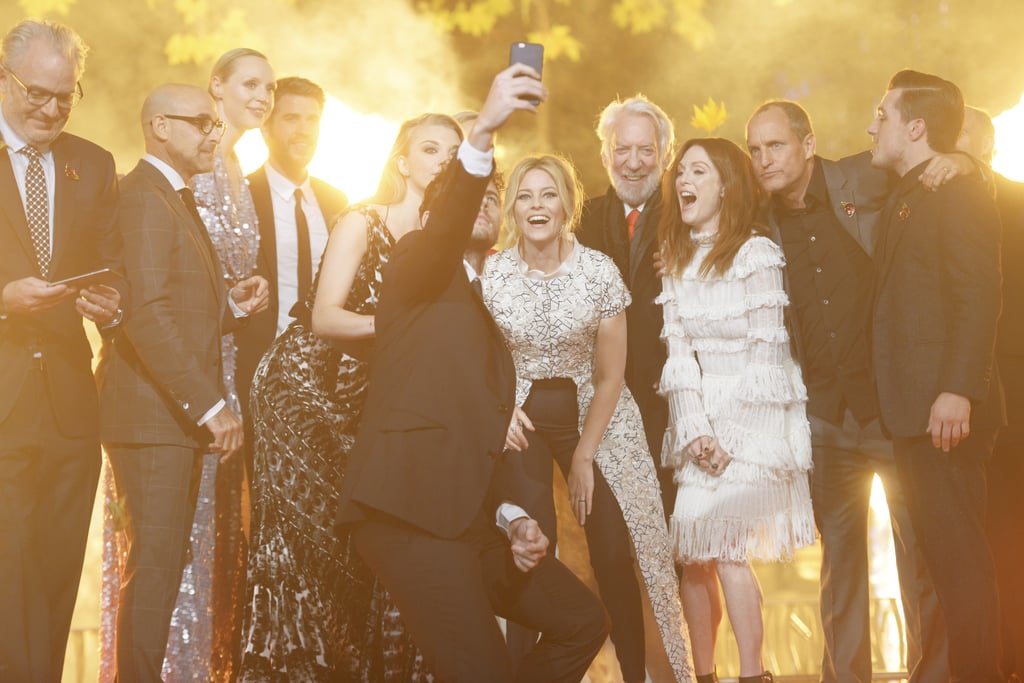 Cute Hunger Games Cast Selfie 2015 POPSUGAR Celebrity(02)