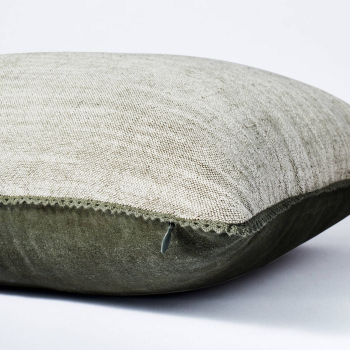 Pillow threshold store image