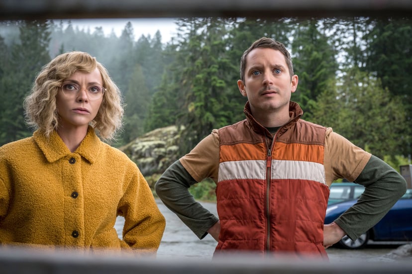 YELLOWJACKETS, from left: Christina Ricci, Elijah Wood, (Season 2, premiered March 26, 2023). photo: Kailey Schwerman / Showtime / Courtesy Everett Collection