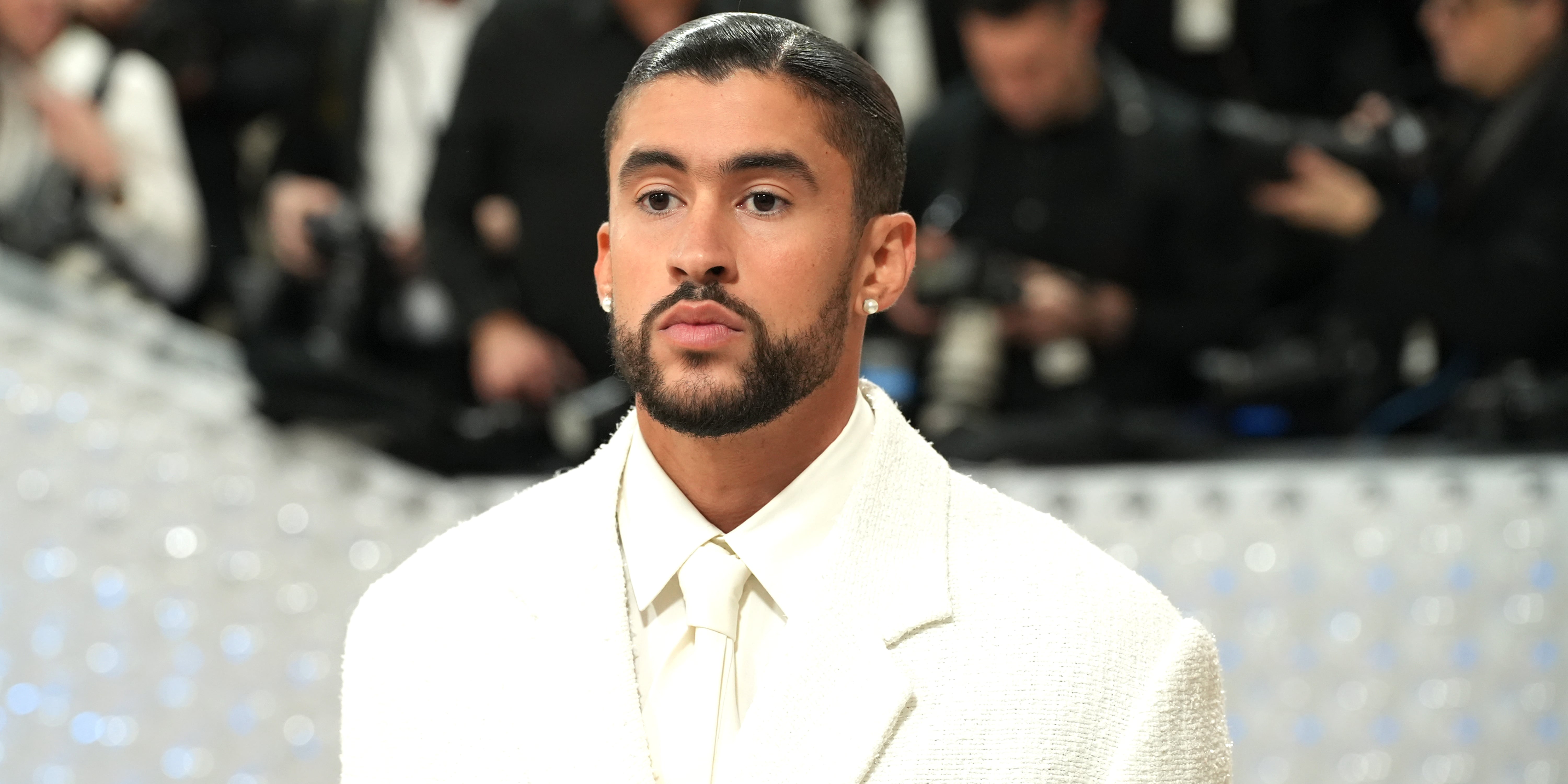Bad Bunny Wears a K Necklace For Kendall Jenner - Vimarsana News